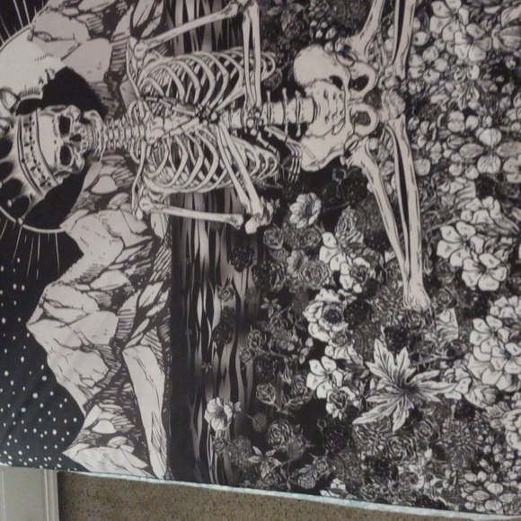 Skeleton tapestry, black & white - Picture 2 of 3
